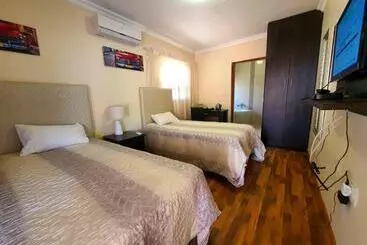 ペンション Tenacity Guesthouse Riviera Park