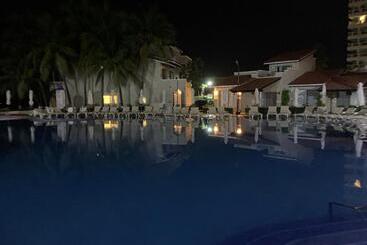 Villa Para 5 Personas 4 Adultos Y 1 Menor En Hotel Tsoro Ixtapa Wifi Gratis