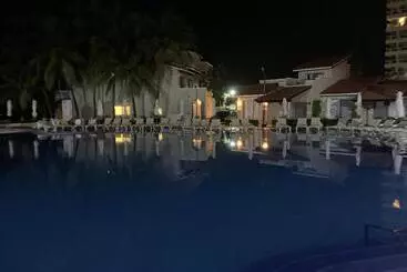 Villa Para 5 Personas 4 Adultos Y 1 Menor En Hotel Tsoro Ixtapa Wifi Gratis