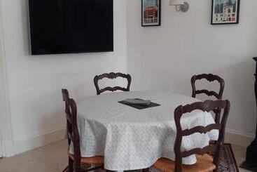 Apartamente turistice Clos Montcenoux, Au Coeur De Bourges