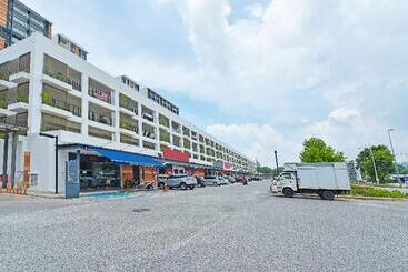 Hotel Oyo 90580 Munchkin Timurbay