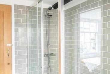 Hostel Room At The Inn