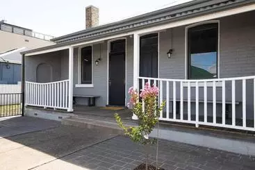 ツーリストアパートメント Mcnamara Lane Large Cbd Home Freshly Renovated 7 Smart Tv S Sleeps 11