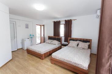 פנסיון Casa Sarofin