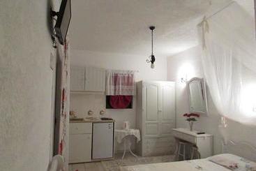 Отель Castellino Studios