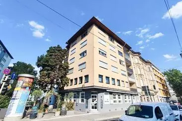 ツーリストアパートメント Alfa Stuttgart City 4zw Beste City Lage Berliner Platz Max 8 Personen Netflix Küche Wm L 4br 7 Beds