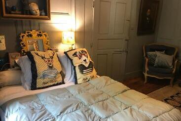 تختخواب و صبحانه Domaine De La Bastille