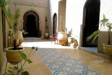 تختخواب و صبحانه Riad Amar