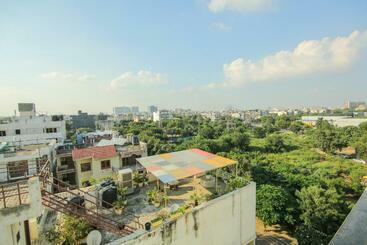 Hotel Collection O Corporate Suite Near Omaxe Celebration Mall