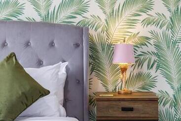 آپارتمان‌های توریست‌ها Beautiful Central 3 Bed W/roof Terrace & Parking