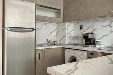 游客公寓 Bright Apartment For 5 Guests With Free Parking