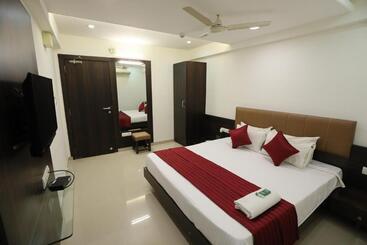 ホテル Shagun Rooms & Banquet, Surat