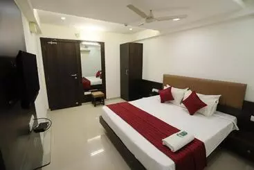 ホテル Shagun Rooms & Banquet, Surat