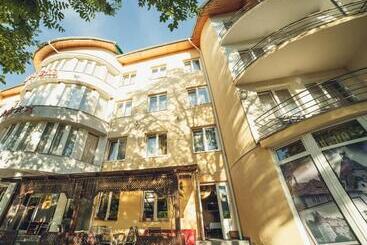 Hotel готель поляна квеле