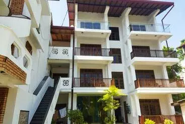 ペンション Shanika Beach Inn
