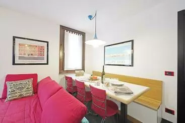 ツーリストアパートメント Iflat Cozy Apartment With An Incredible View