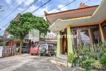 Hotel Nafisa Homestay Syariah Near Jatim Park 3 Batu Mitra Reddoorz