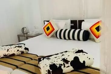 هاستل Little Cottage