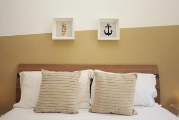 Pensão Beachside Rooms & Suites