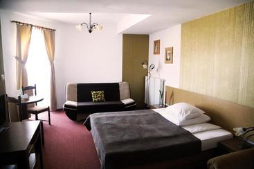 Отель Zamek Camelot