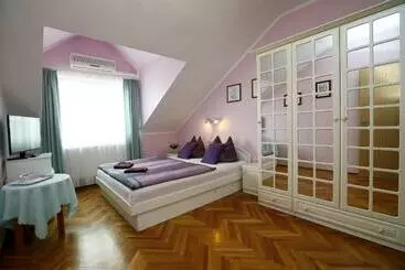 Bed and Breakfast Cecey Vendégház