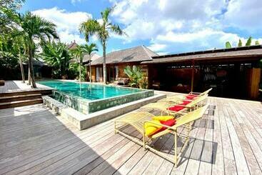 관광객 아파트 Luxury 5 Bedrooms Villa With Private Pool   Canggu
