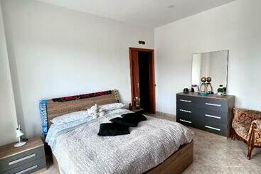 דירות לתיירים Saul