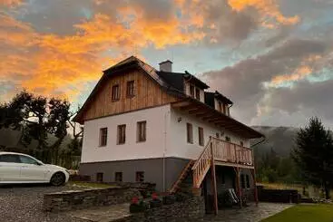 Turistihuoneistot Chata Pod Třešní