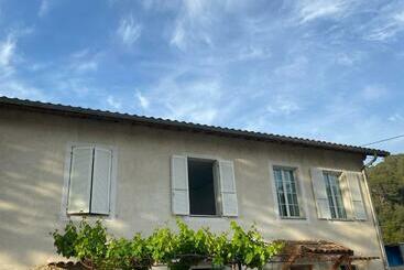 ツーリストアパートメント Très Grand Appartement Dans Villa à 15 Minutes De Nice