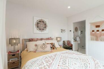 شقق خاصة سياحية Cute As A Button And On The Beach