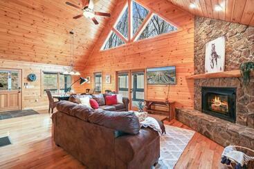 ツーリストアパートメント Relaxing Cabin Near Bear Claw Vineyard, Hot Tub, Game Room, Pet Friendly, Sleeps10