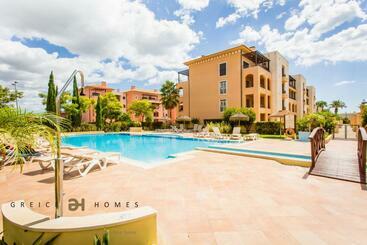 דירות לתיירים Greice Homes Luxury 2 Bed En Suite With Pool & Golf View