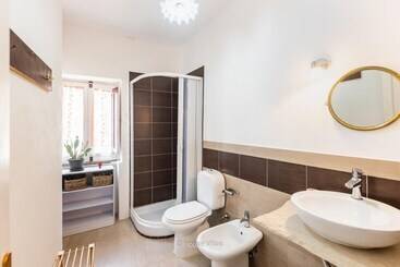 آپارتمان‌های توریست‌ها House&villas   Golden Stone