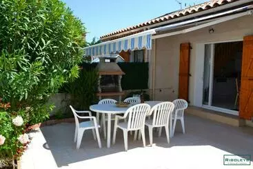 ツーリストアパートメント Vias Plage   Villa Climatisée à 600m De La Plage