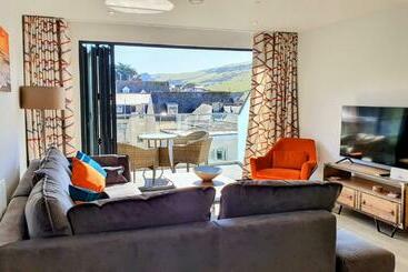 Жильё для туристов 11 Putsborough   Luxury Apartment At Byron Woolacombe, Only 4 Minute Walk To Woolacombe Beach!
