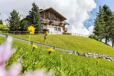 ツーリストアパートメント Ciüf De Munt