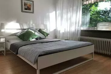 ツーリストアパートメント Gemütliche 2 Zimmer Wohnung Mit Küche, Bad, Kostenfreiem Wlan Und Netflix