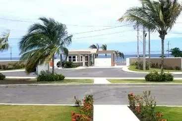 آپارتمان‌های توریست‌ها Hamilton @ Oceanpointe A Serene 2bed 2 Bath Villa