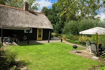 ツーリストアパートメント Oasis Giethoorn