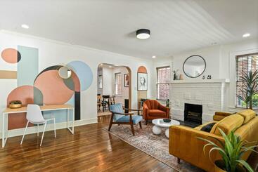 דירות לתיירים Sun Lit Bungalow With Good Vibes And Lots Of Wine   Designedbydom