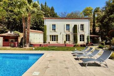 ツーリストアパートメント Bastide Marienri By Booking Guys