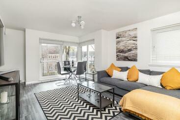 דירות לתיירים Executive Apartment, Free Parking, West End