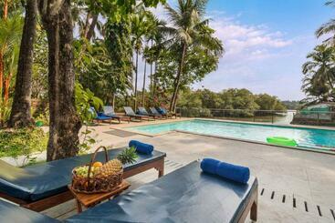 Ferienwohnungen Casa Saipem With River View & Kitchen Access By Stayvista