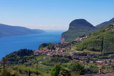 Жильё для туристов Casa Palanca 2 Balcony Lake View By Garda Domus Mea