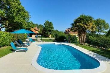 דירות לתיירים Combe Belle