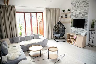 Apartamentos turísticos Cozy Modern Apartment In The Old Town Hlavna Street