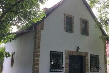 شقق خاصة سياحية Szendergő Apartman Hajós Pincefalu