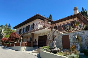 Жильё для туристов Captain S Apartment