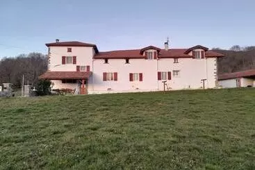 ツーリストアパートメント Gîte à La Ferme Larranda