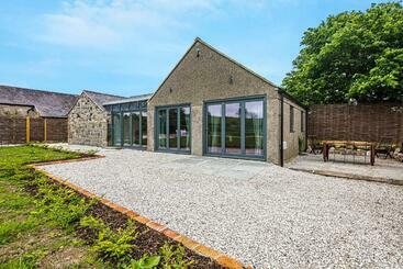 דירות לתיירים The Coach House At Dovedale Manor